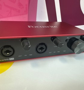 9-9-77266-1-Interface Focusrite Scarlett 4i4 3rd Generacion 