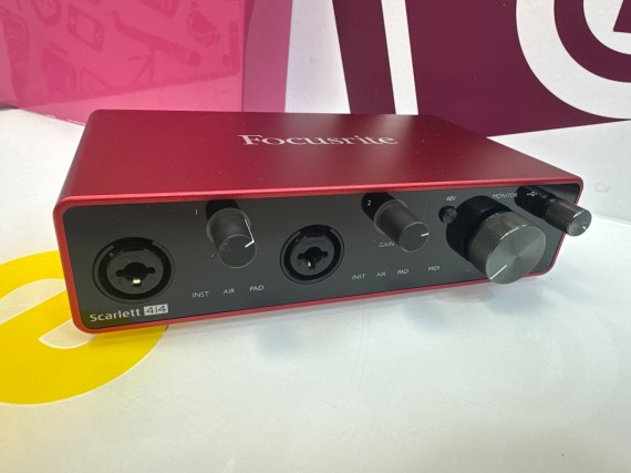 9-9-77266-1-Interface Focusrite Scarlett 4i4 3rd Generacion 