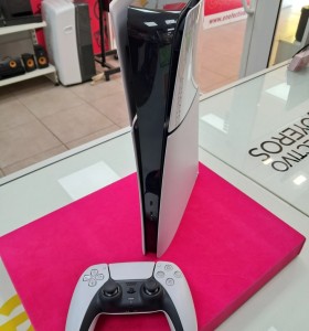 6-6-168771-1-Consola PS5 Slim 1TB Digital 2