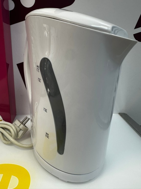 9-9-77306-4-Hervidor Agua Tristar 1.7 Litros 2000w