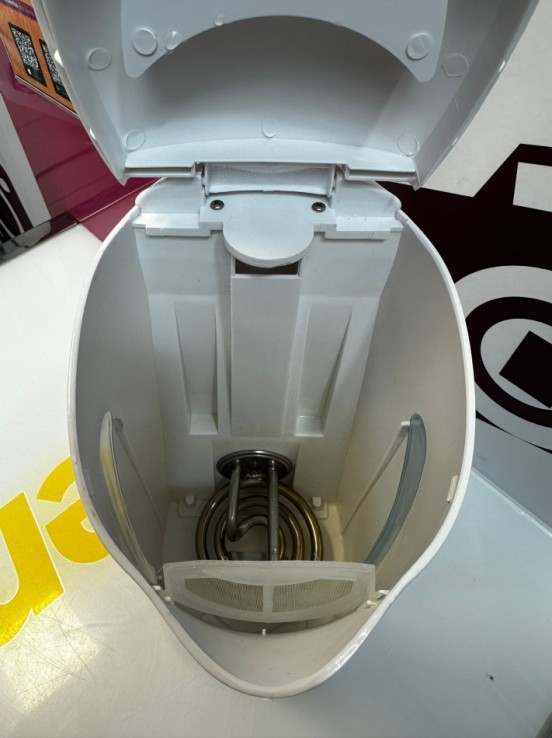 9-9-77306-5-Hervidor Agua Tristar 1.7 Litros 2000w