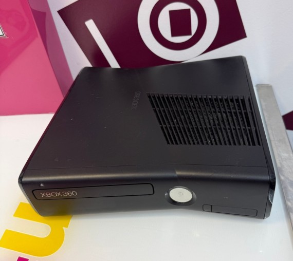 9-9-77280-4-Consola Xbox 360 1439 2.7gb