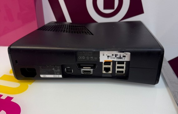 9-9-77280-5-Consola Xbox 360 1439 2.7gb