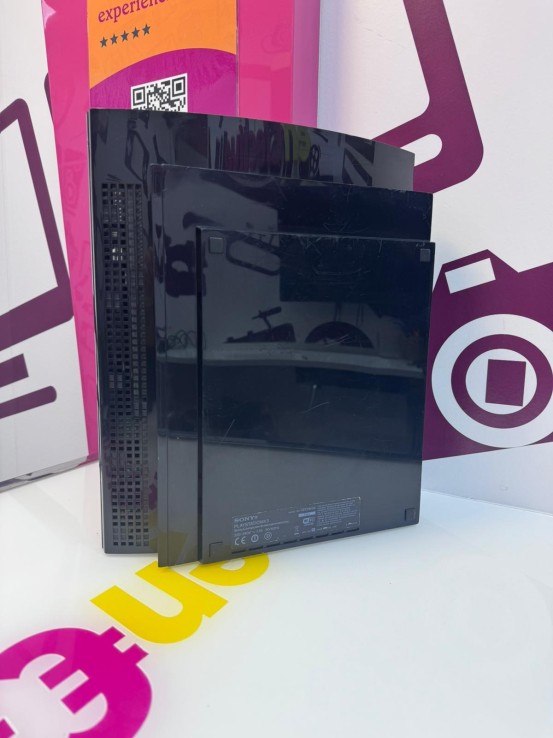 9-9-77393-2-Consola PS3 cechk04 74gb (sin mando)