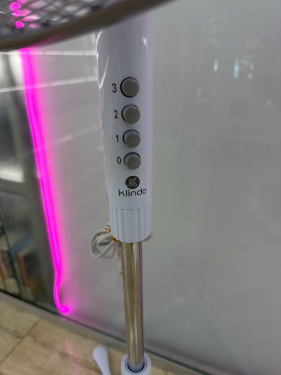 8-8-77829-2-Ventilador de pie blanco Klindo