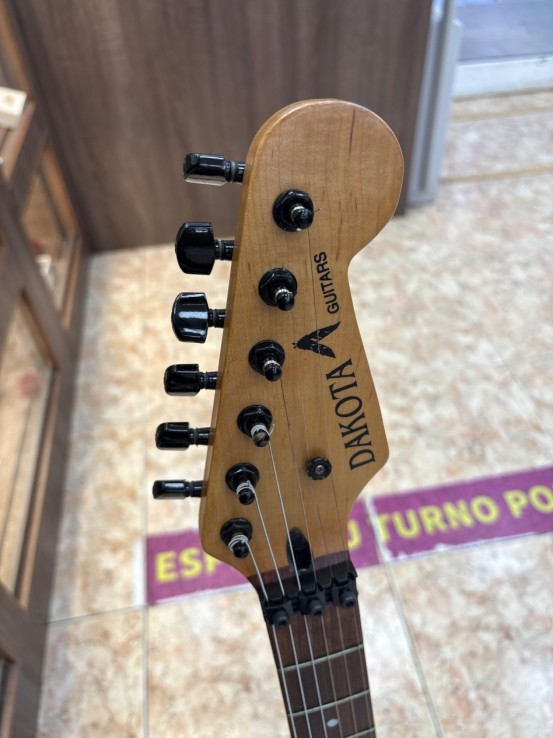 1-1-272648-3-Guitarra Electrica Dakota Negra