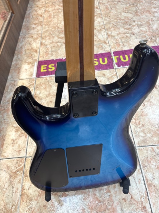 1-1-272648-4-Guitarra Electrica Dakota Negra