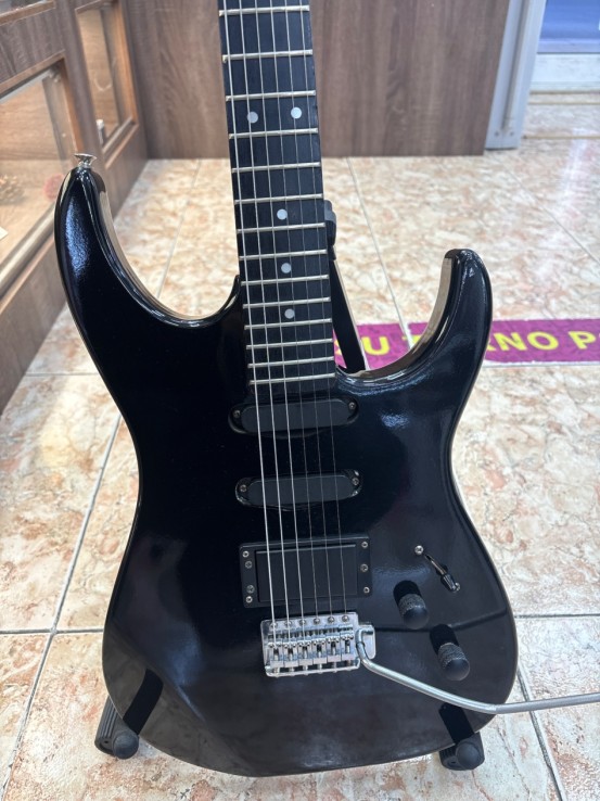1-1-272650-2-Guitarra Electrica Starforce Negra Años 80