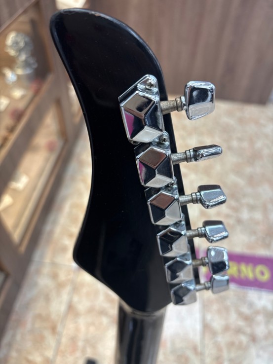 1-1-272650-4-Guitarra Electrica Starforce Negra Años 80