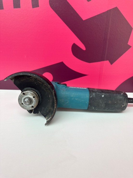 8-8-76795-2-Radial Makita 9557HNR 115 mm 840W (SIN GARANTIA)