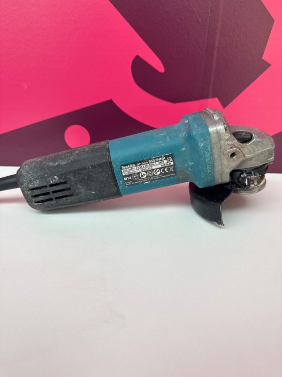 8-8-76795-3-Radial Makita 9557HNR 115 mm 840W (SIN GARANTIA)