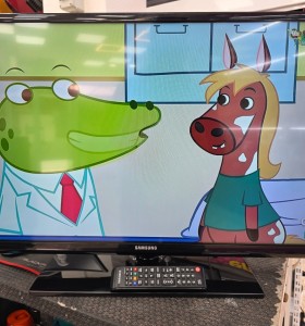 1-1-272787-1-Televisor LED Samsung UE32EH4003 2