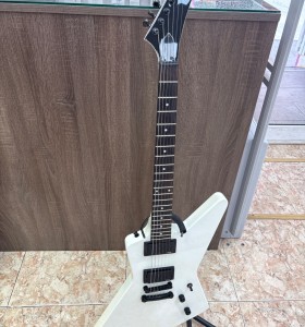 1-1-272898-1-Guitarra Electrica Epiphone Explorer 1984 Funda Rigida
