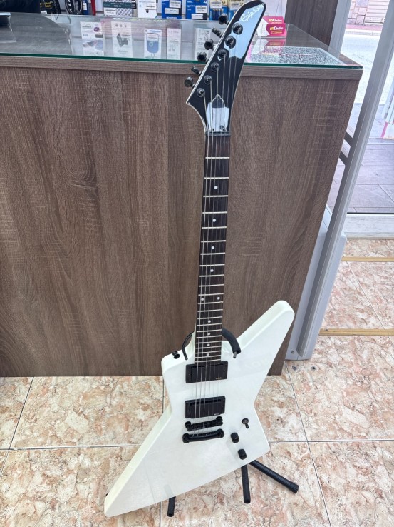 1-1-272898-1-Guitarra Electrica Epiphone Explorer 1984 Funda Rigida