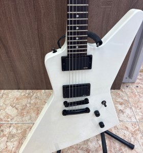 1-1-272898-1-Guitarra Electrica Epiphone Explorer 1984 Funda Rigida 2