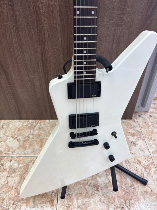 1-1-272898-2-Guitarra Electrica Epiphone Explorer 1984 Funda Rigida