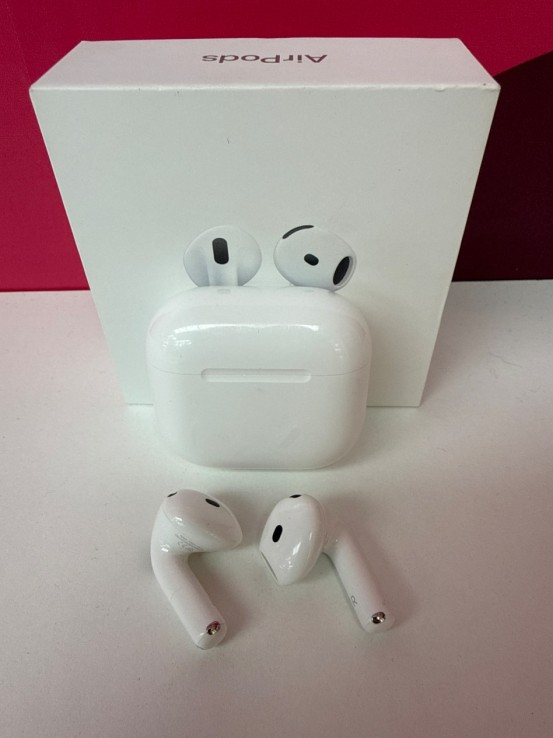 8-8-78209-4-Auriculares Apple AirPods 4.ª gen a3050