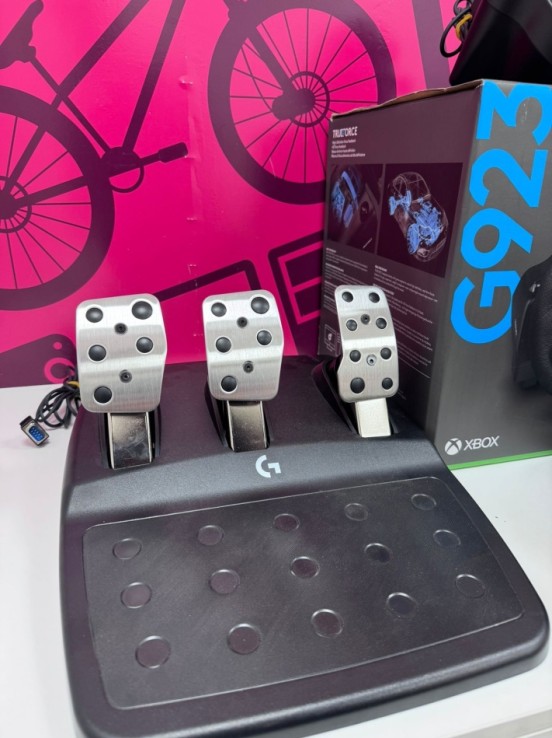 7-7-87358-6-Accesorio Xbox One Volante Logitech G923