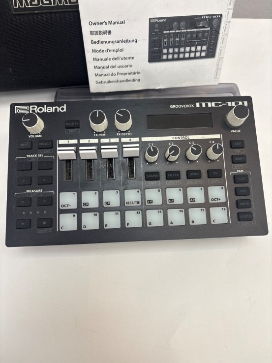 1-1-272987-2-Equipamiento DJ Roland MC-101 Groovebox 