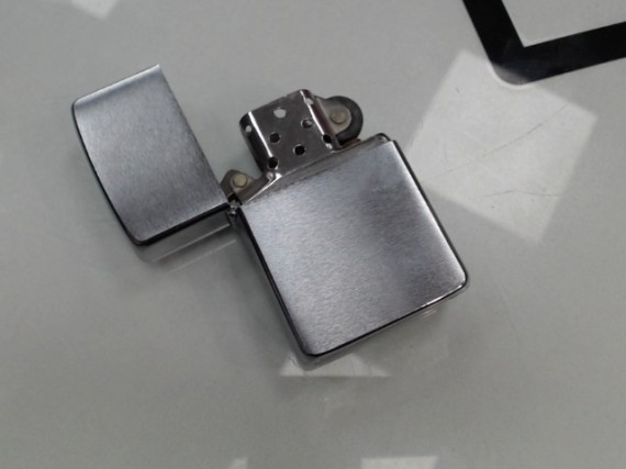 6-6-169281-1-Encendedor Zippo