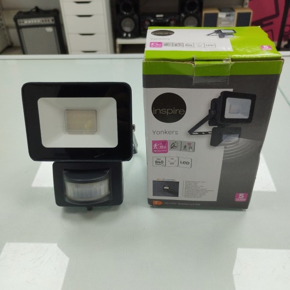 6-6-164613-1-Electricidad Luz de exterior con sensor de movimiento led 10w 840lm