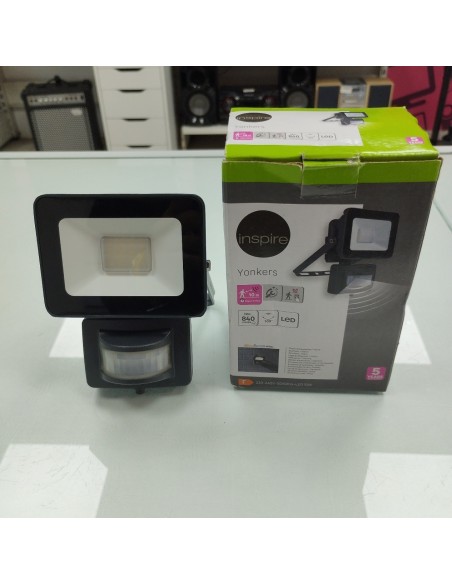 6-6-164613-1-Electricidad Luz de exterior con sensor de movimiento led 10w 840lm