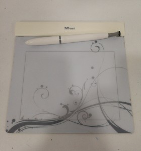 6-6-146648-1-Equipo Diseño Gráfico Trust Flex Desing Tablet