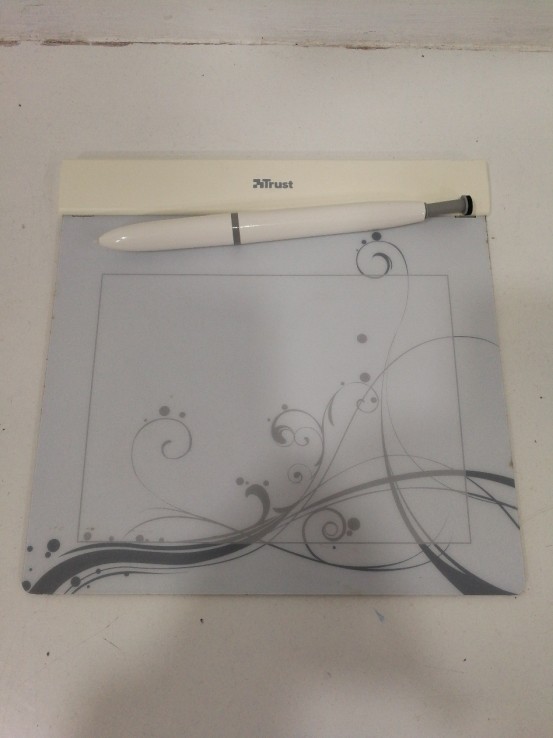 6-6-146648-1-Equipo Diseño Gráfico Trust Flex Desing Tablet