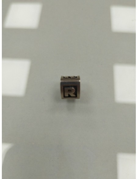 6-6-166052-1-Charm Letra R