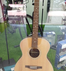 6-6-161360-1-Guit Eastman AC122