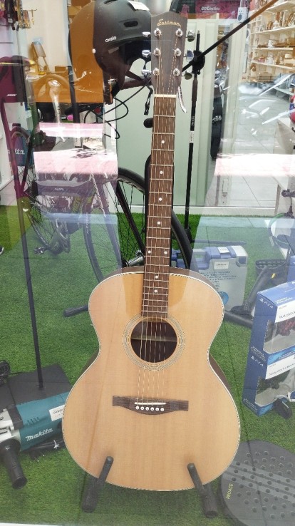 6-6-161360-1-Guit Eastman AC122