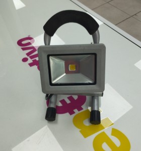 6-6-162640-1-Foco Par Sevenon