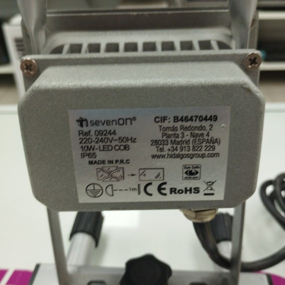 6-6-162640-2-Foco Par Sevenon