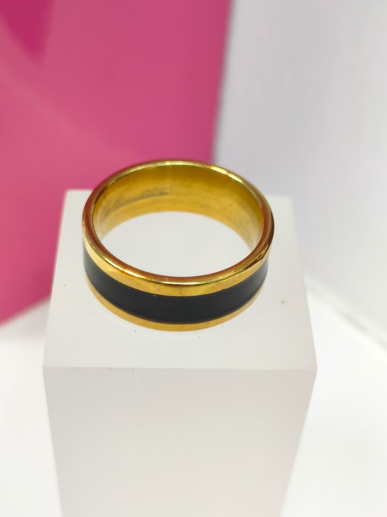6-9-75743-1-Anillo acero dorado con linea negra gruesa T18