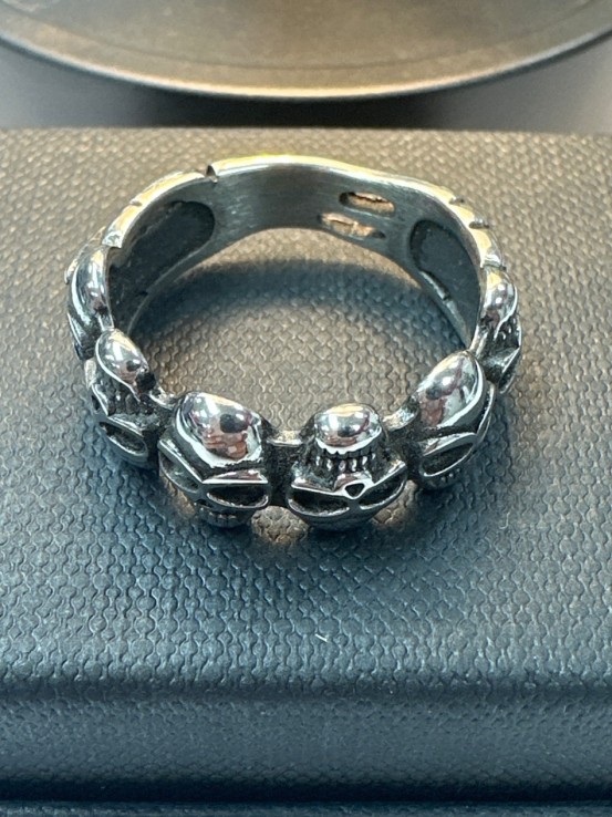 6-9-75697-1-Anillo acero plateado de calavera T23