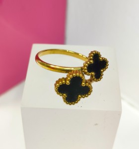 6-9-75787-1-Anillo acero dorado con dos flores negras T19