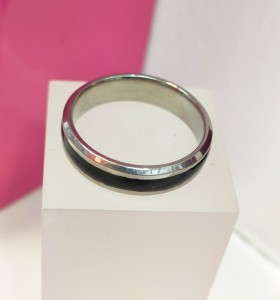 6-9-75829-1-Anillo acero plateado con linea negra T23