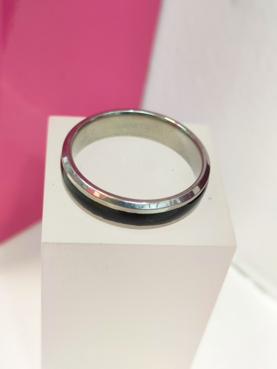6-9-75829-1-Anillo acero plateado con linea negra T23