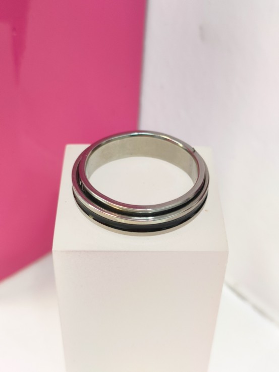 6-9-75845-1-Anillo acero plateado con linea negra giratoria T22
