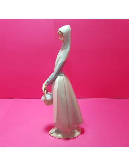6-6-92616-6-figura de lladro señora campesina con cesta