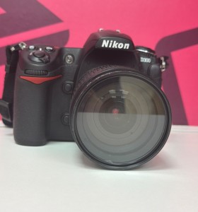 8-8-70371-1-Empuñadura camara reflex Nikon D 300 objetivo nikon 18-70 2