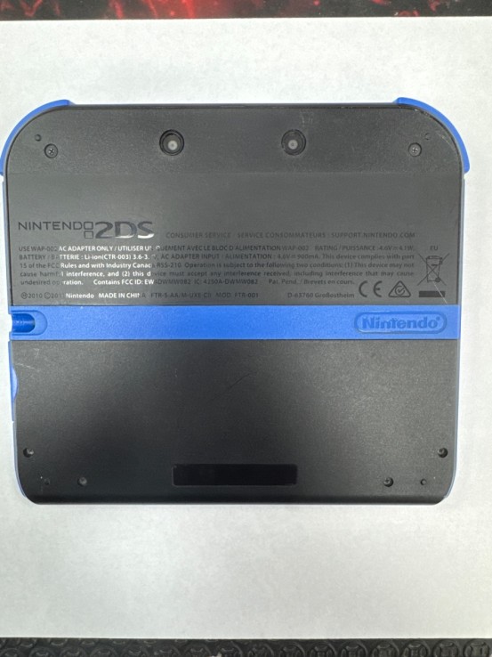 1-1-262899-2-Consola Nintendo Serie DS 2DS FTR-001