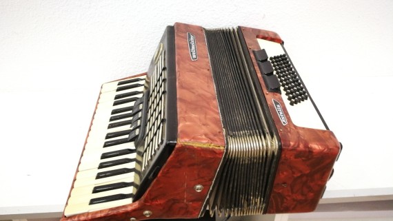 1-1-216875-1-Pianos Y órganos Acordeon Weistmeistein Estrella 60 Bajos