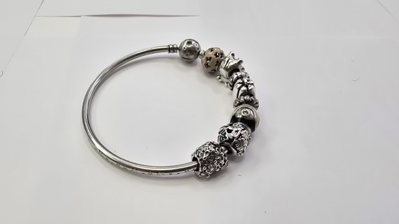 1-1-248744-1-Pulsera Pandora 8 Charm , rigida , diametro 6 cm