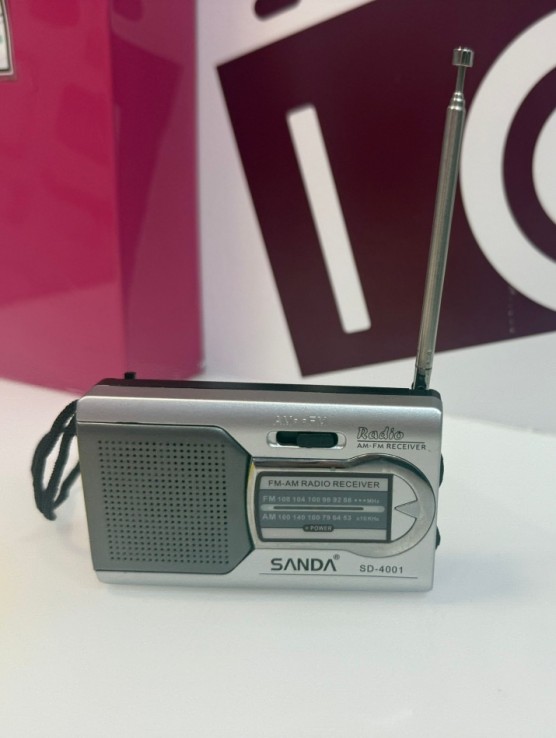 9-9-77900-4-Radio Portátil Sanda Sd-4001 A Baterias 