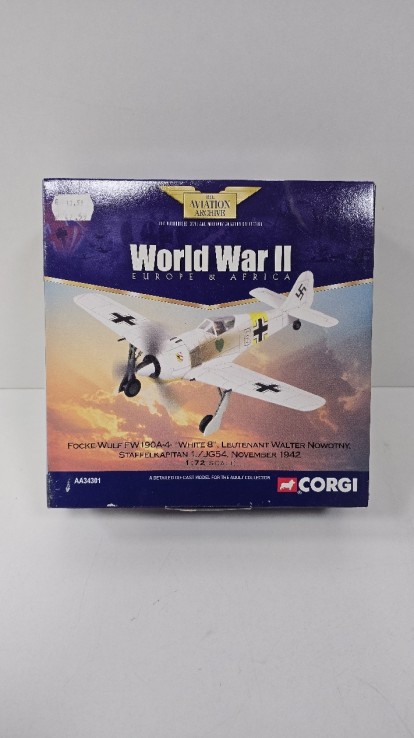 1-1-251636-1-Bebé y juguetes Corgi Focke-Wulf FW190 A-4 White 8 Leutenant W Nowotny - JG54 AA34301