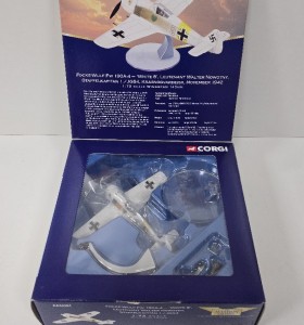 1-1-251636-1-Bebé y juguetes Corgi Focke-Wulf FW190 A-4 White 8 Leutenant W Nowotny - JG54 AA34301 2