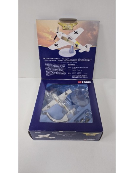 1-1-251636-2-Bebé y juguetes Corgi Focke-Wulf FW190 A-4 White 8 Leutenant W Nowotny - JG54 AA34301
