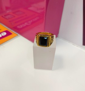 1-9-75514-1-Anillo acero dorado con piedra negra cuadrada T27