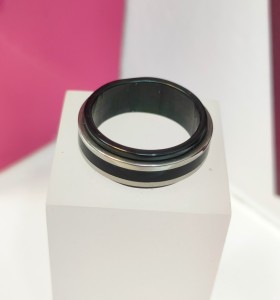 1-9-75822-1-Anillo acero negro con lineas plateadas giratorias T17